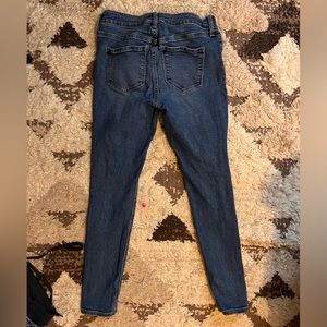 American Eagle Outfitters Dark wash low rise skinny jeans size 4
